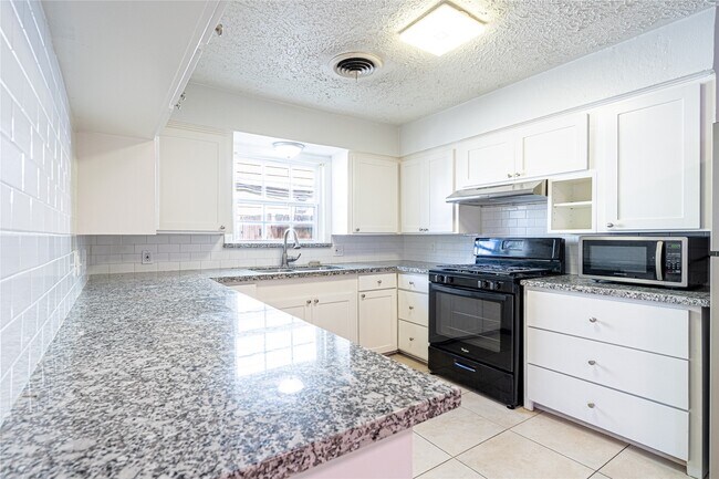 Building Photo - 1726 Du Barry Ln