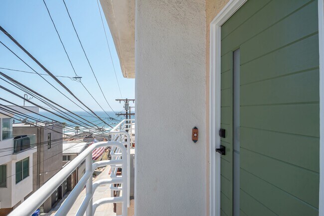 Building Photo - 215 Moonstone St