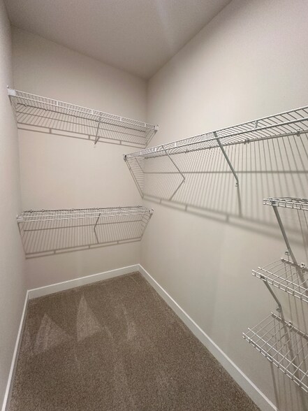 Building Photo - 418 bigwood Dr