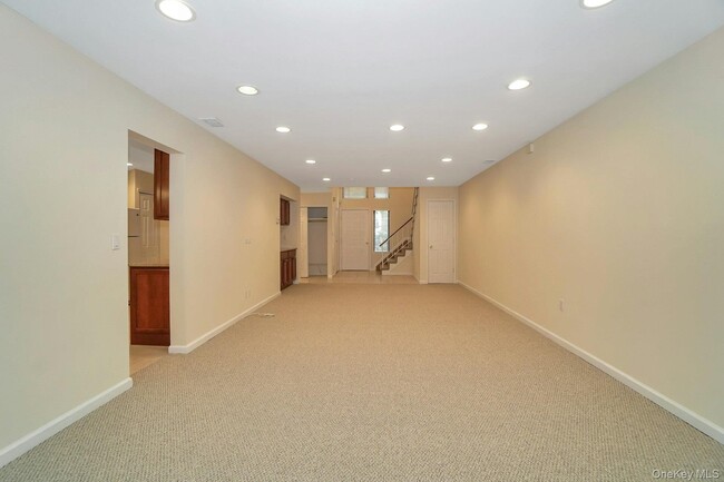 Building Photo - 23 Meadowood Dr