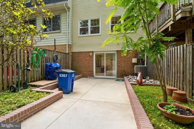 Building Photo - 6367 Buffie Ct