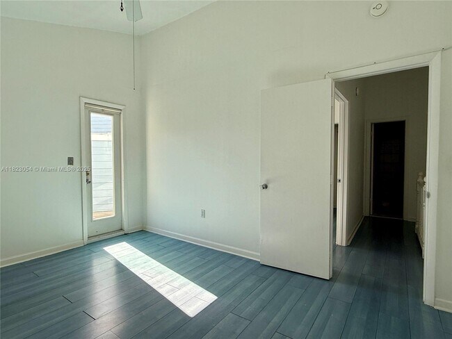 Building Photo - 798 Crandon Blvd