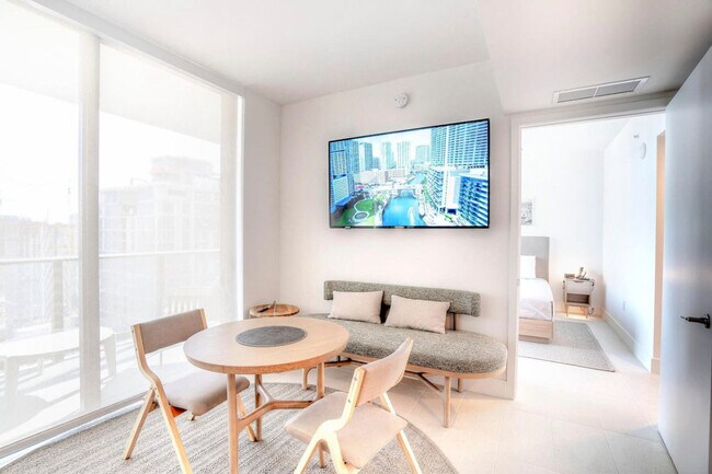 Building Photo - 601 NE 1st Ave