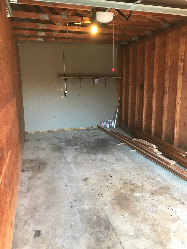 Garage - 4605 SE 35th Place (front)