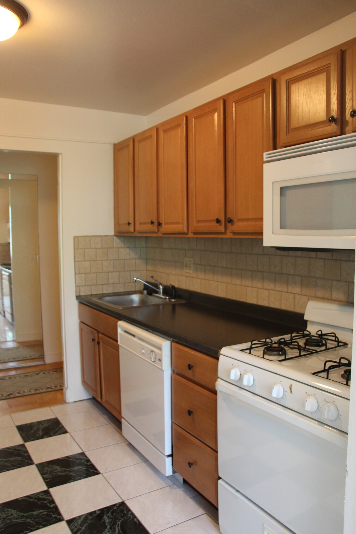 Building Photo - 1512 S Arlington Ridge Rd