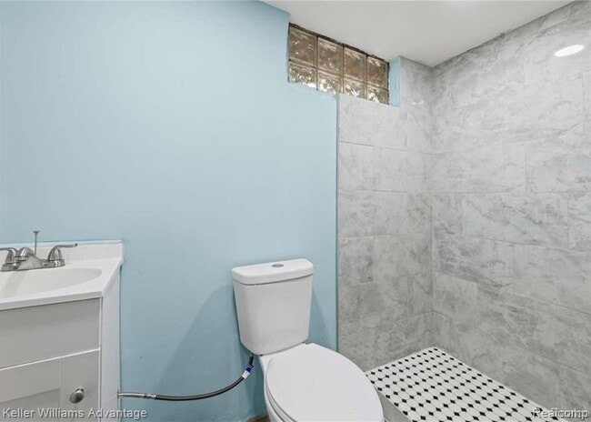 Building Photo - 19941 Biltmore St