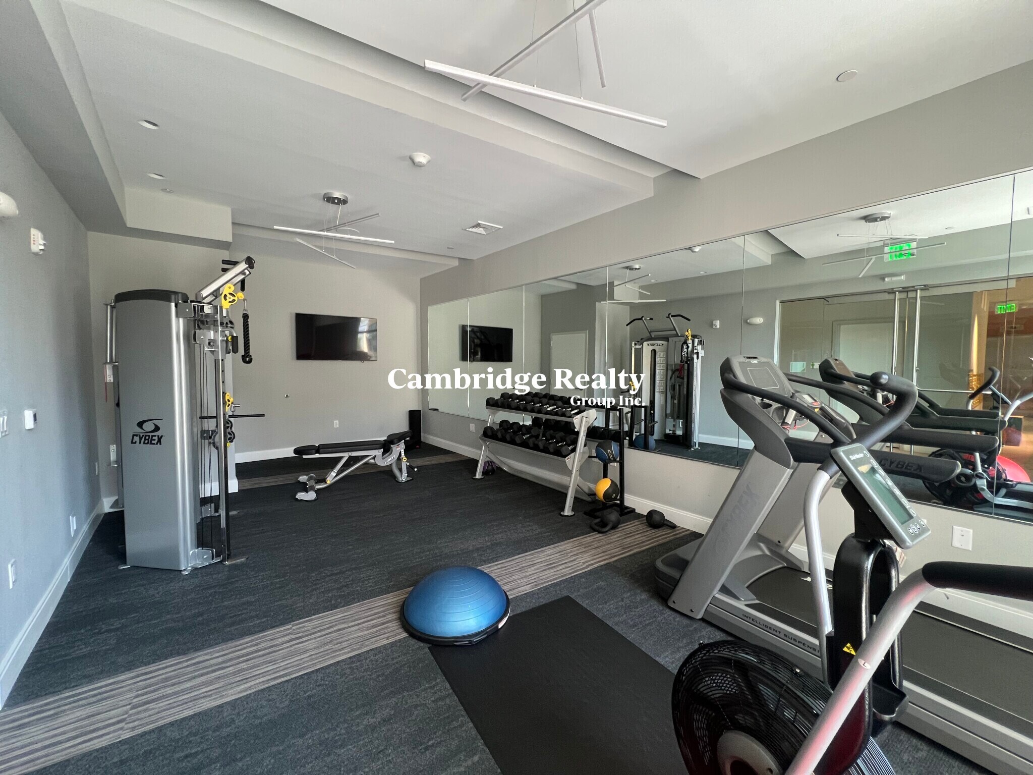 Building Photo - 15 Central St