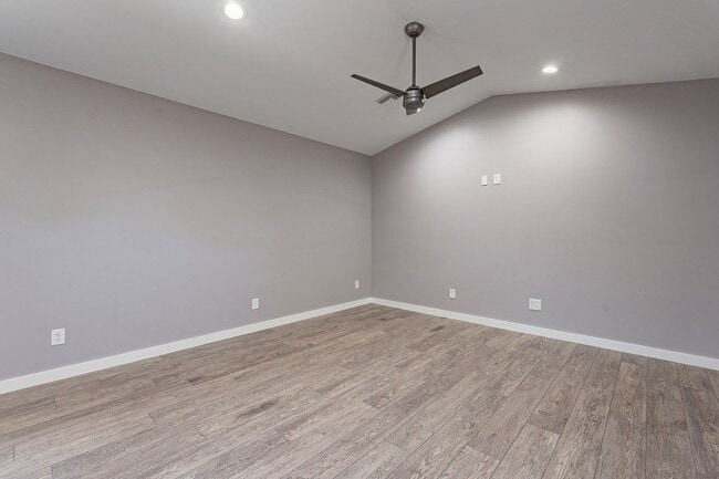 Building Photo - Spacious studio with just what you need!