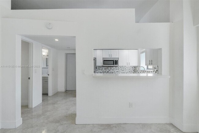 Building Photo - 3010 SW 25th St