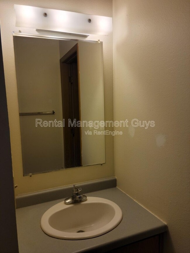 Building Photo - 434 1st Ave NE