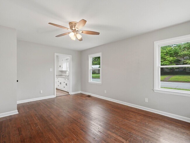 Building Photo - Quaint 3 bed 1 bath home in charming Decatur!