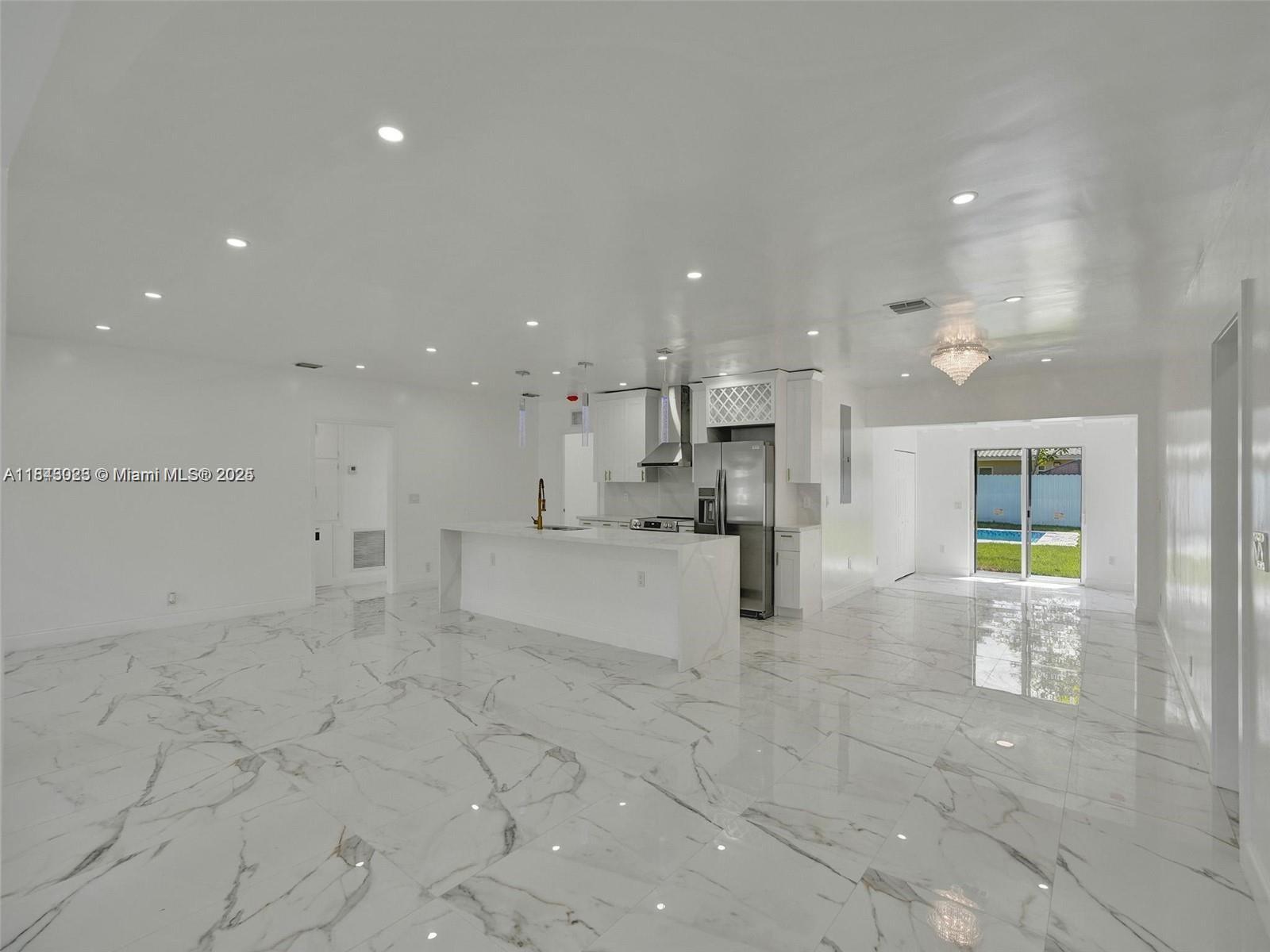 Building Photo - 11011 NE 9th Ct