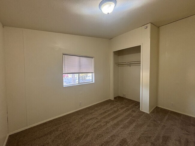 Building Photo - Single Family Mobile Home