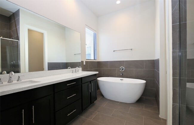 Building Photo - 3916 Tulane Oak Dr