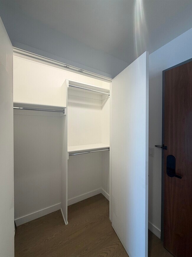 Building Photo - 75 Park Ln S