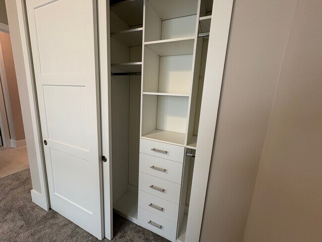 Building Photo - 547 Sanctuary Golf Pl