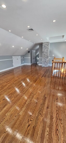 Building Photo - 33 Franklin St