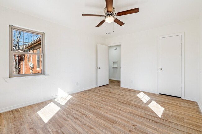 Building Photo - 1412 NE 38th St