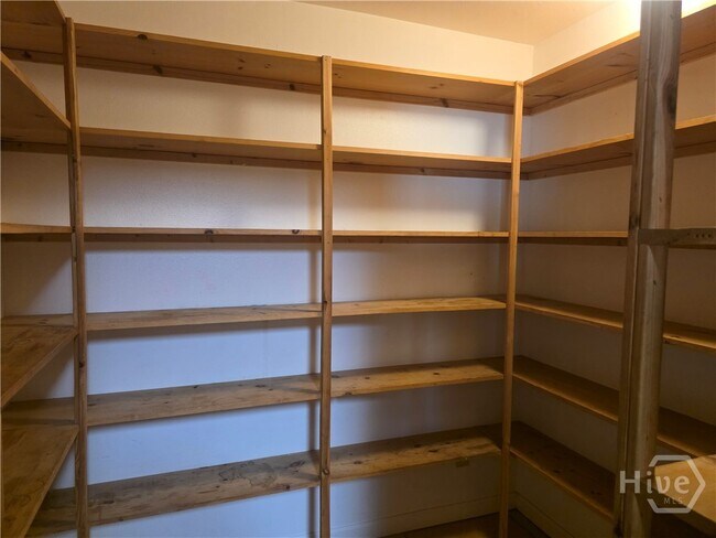 Building Photo - 310 W 5th St