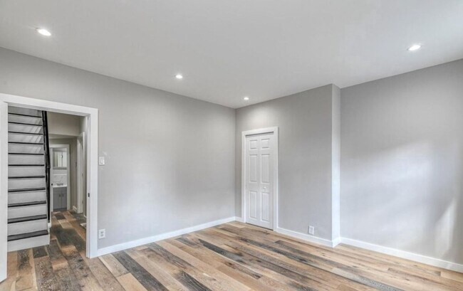 Building Photo - Luxurious 4-Bed/2-Bath Townhome in Cecil B. Moore! Available NOW!