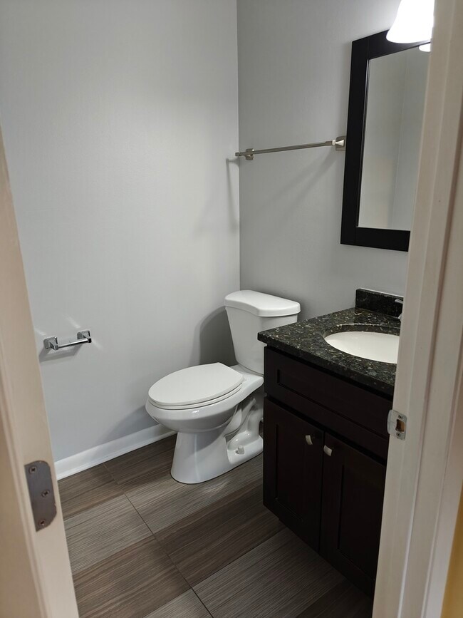 Building Photo - 2600 Brookwood Way Dr