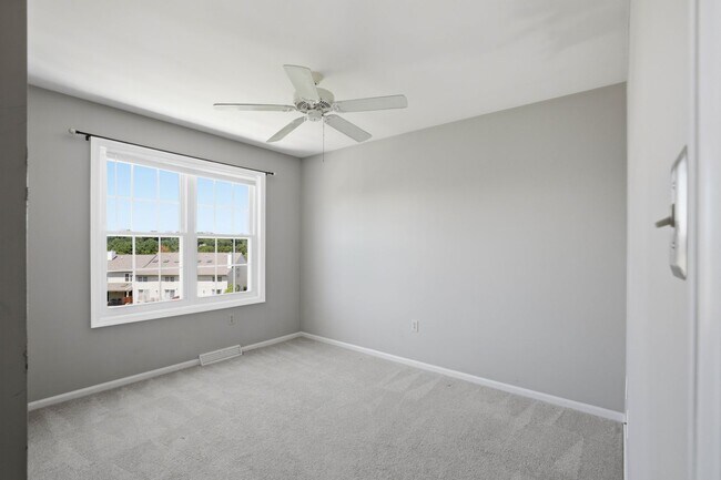 Building Photo - 106 Spring Ridge Ct