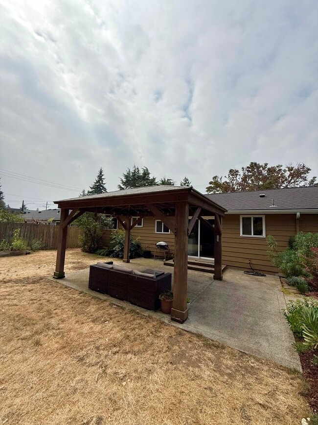 Building Photo - 3 BR West Seattle Home – Cozy and Convenie...