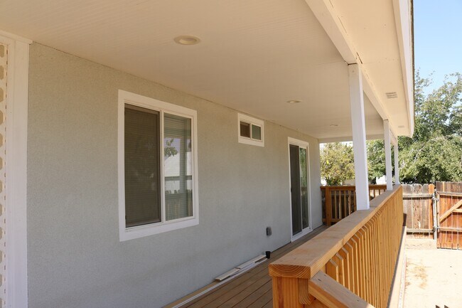 Building Photo - 863 Union St