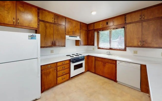 Building Photo - 2722 Stewart Dr
