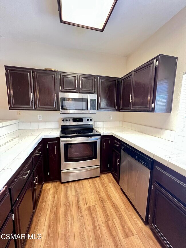 Building Photo - 5798 Oak Bank Trail