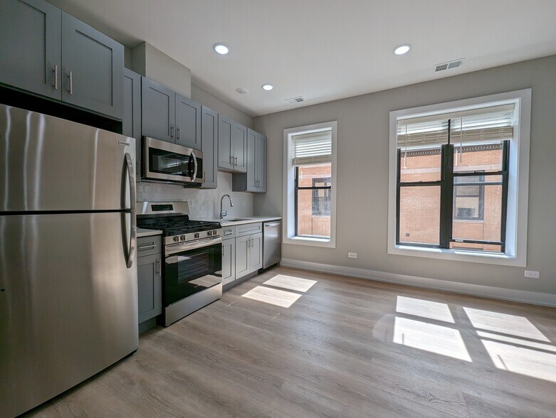 Building Photo - 423 W Belden Ave