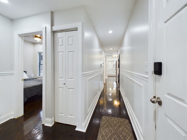 Building Photo - 5005 S Prairie Ave