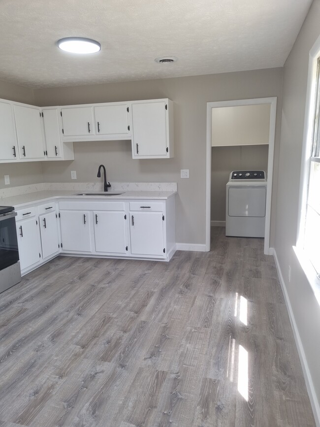 Building Photo - 967 Sanchez Dr