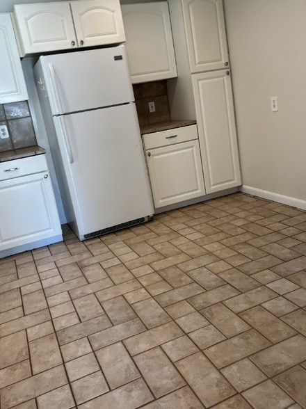 Building Photo - 425 Lincoln Ave