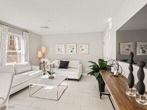 Building Photo - 314 Silva Pl