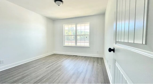 Building Photo - 3128 Crow Rd NE