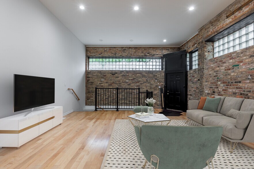 Building Photo - 2701 W Thomas St