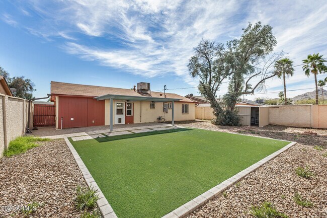 Building Photo - 3234 E Friess Dr