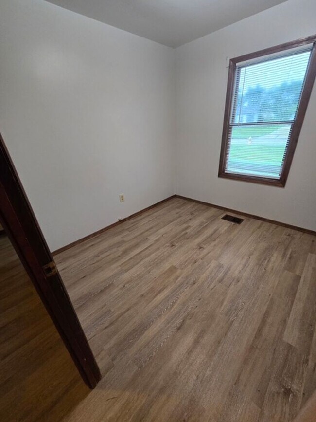 Building Photo - 1328 Bingham Dr