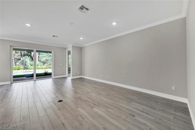 Building Photo - 319 Tamarindo Ln