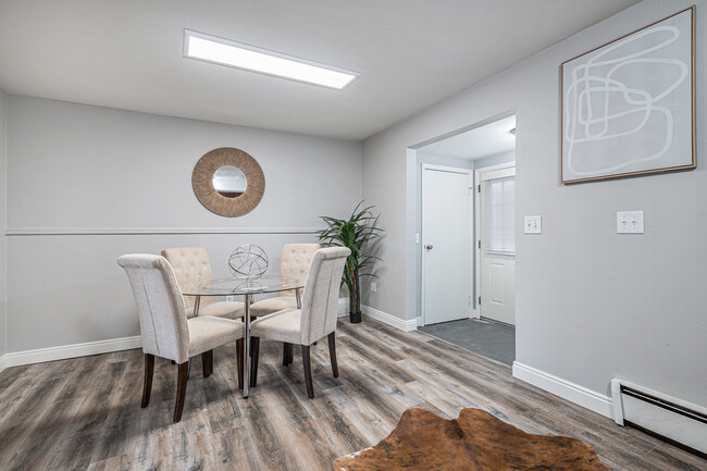 Eat-in Kitchen/Dining room - 4502 Everett Ct