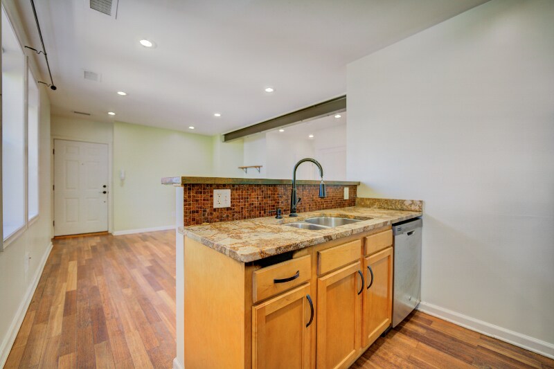 Building Photo - 303 Seaton Pl NE