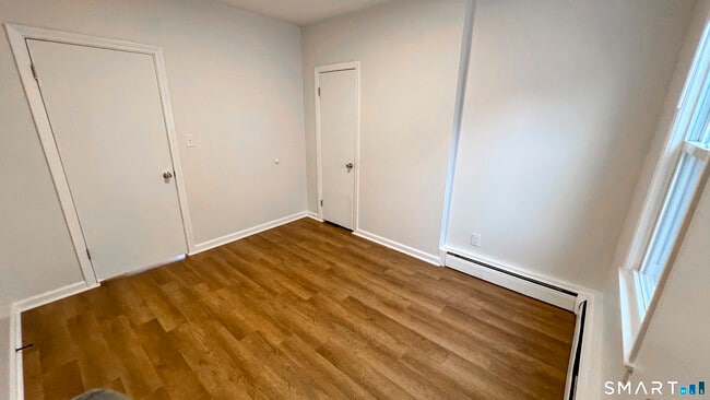 Building Photo - 8 Locust St