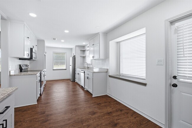 Building Photo - 32242 Sky Lakes Dr