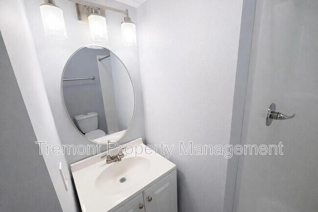 Building Photo - 1903 E 13th St