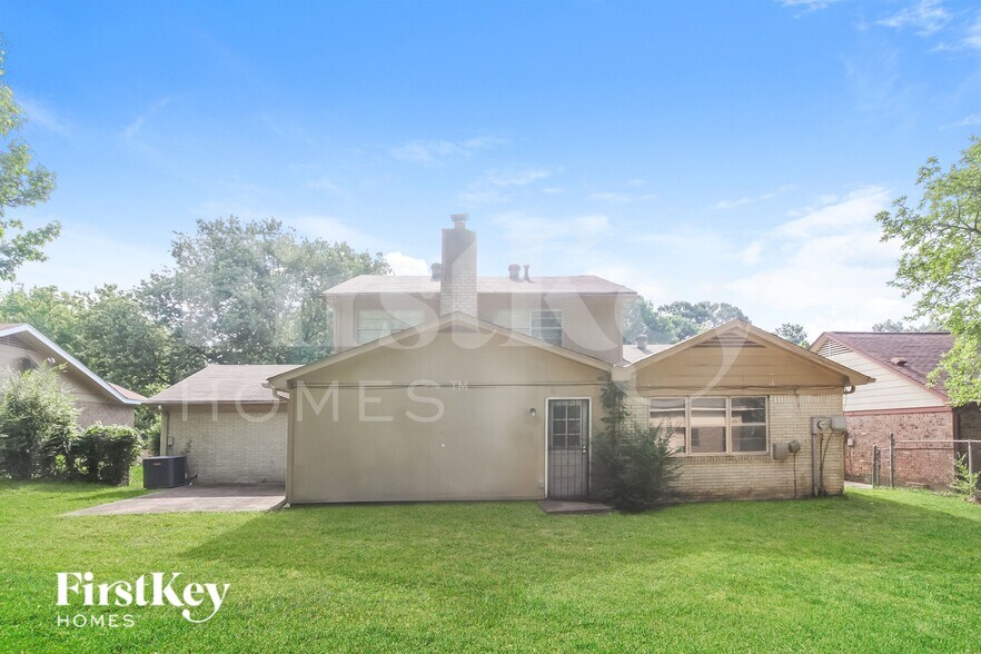 Building Photo - 3347 Bluemont Dr