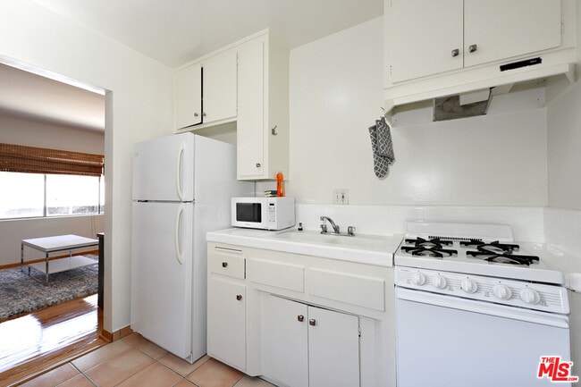 Building Photo - 3743 McLaughlin Ave