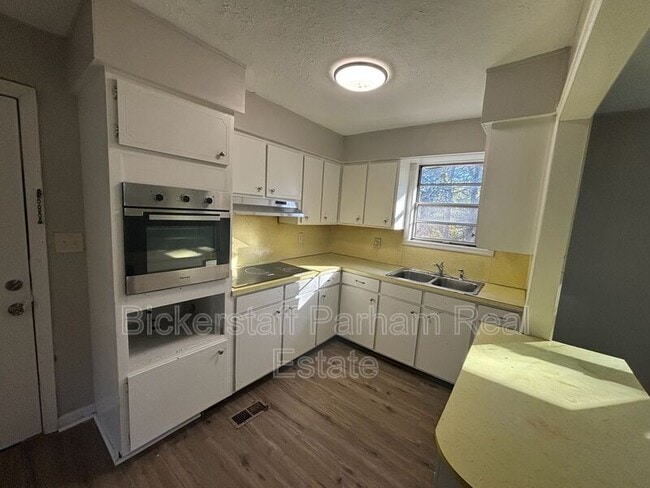 Building Photo - 224 11th Ave