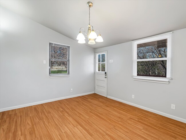 Building Photo - 9932 Jeffrey Dr