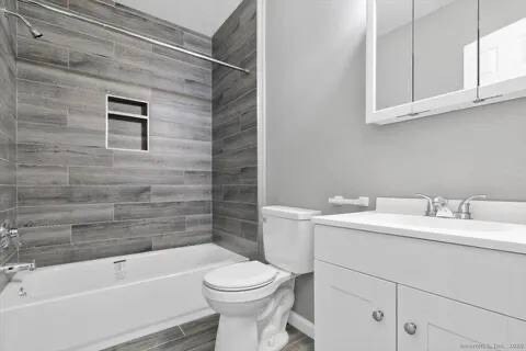 Building Photo - 365 Mather St